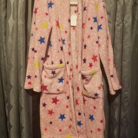 Robe - Picture 1 of 3